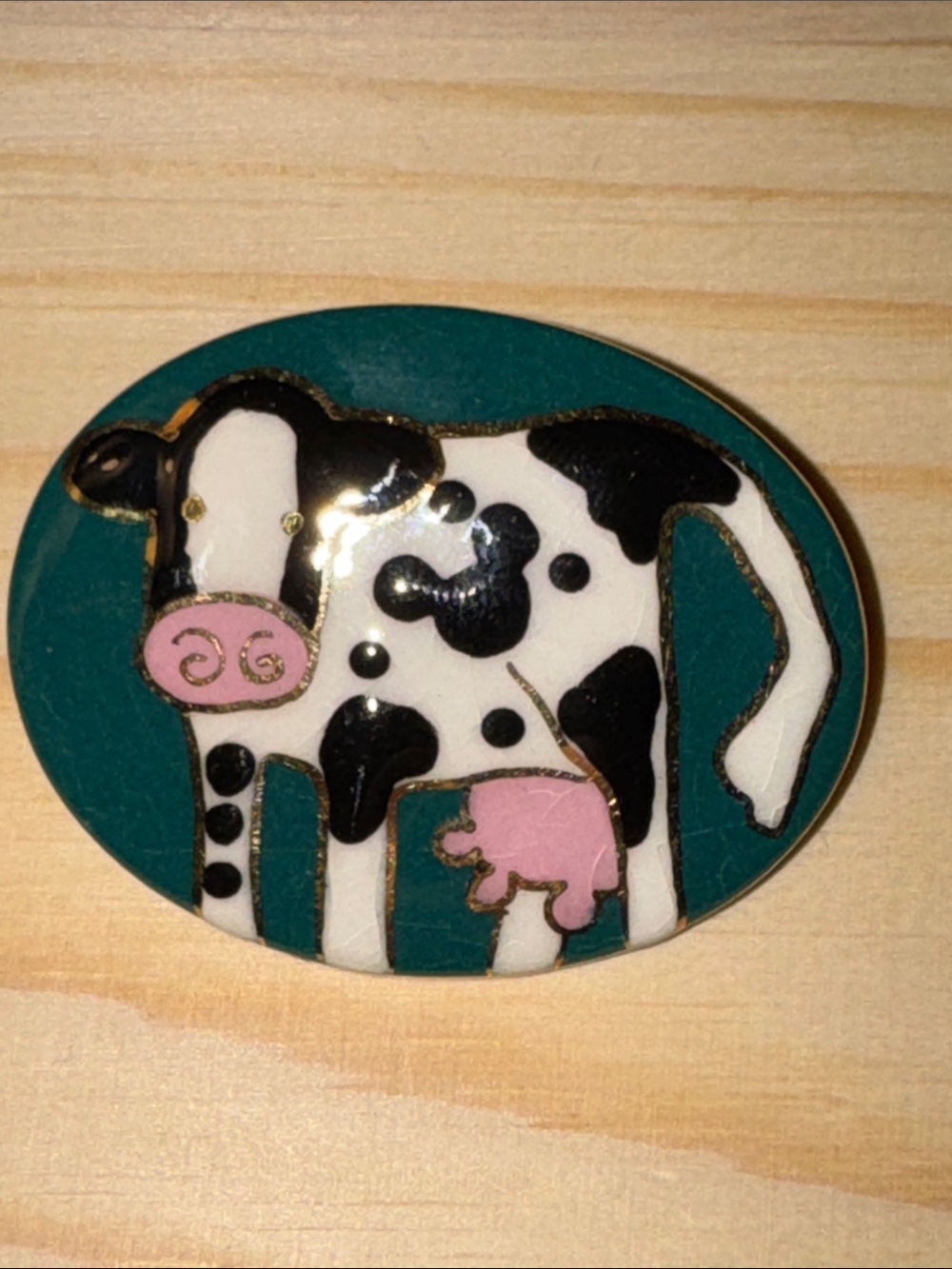 Vintage enameled cow novelty fashion brooch.